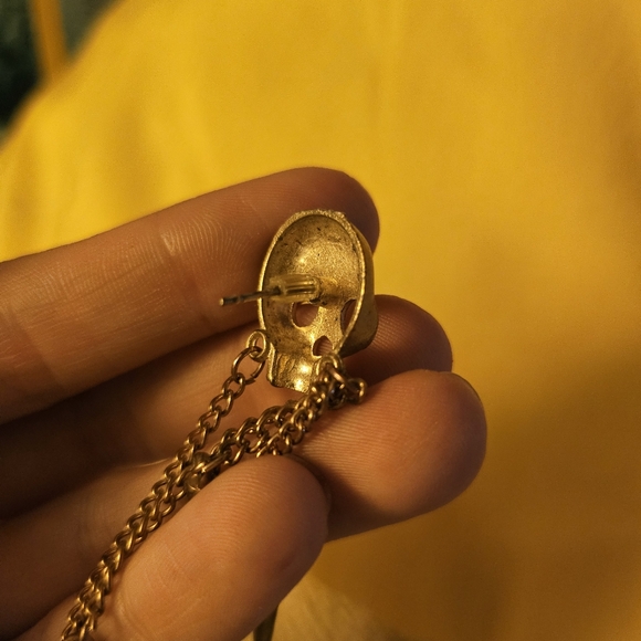Skull Earring With Cuff - Picture 3 of 4